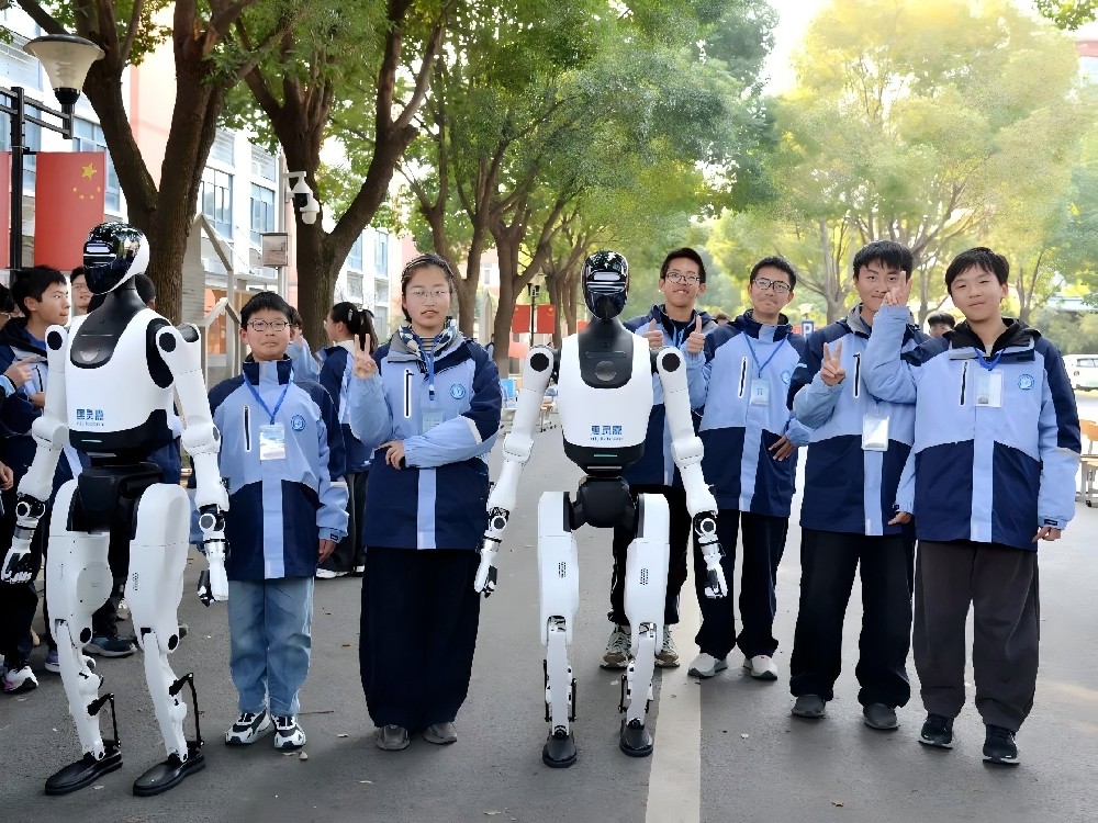 惠灵嘉机械人走进校园，，，，，，赋能生长与制造双向发力